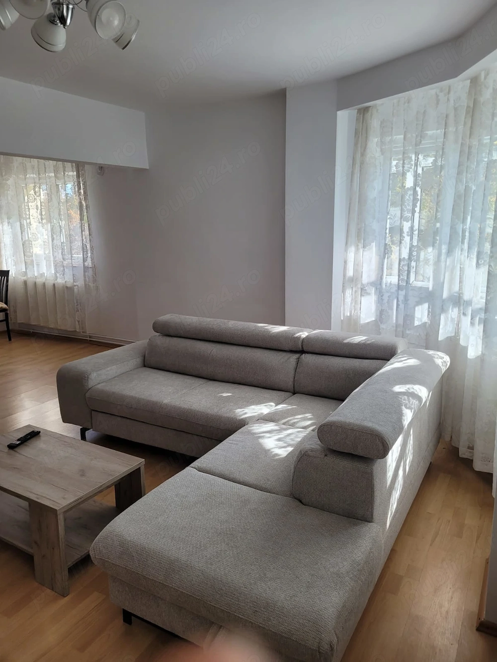 Particular Aviatiei metrou Aurel Vlaicu, inchiriez apartament 3 camere bloc din 1987 et 2 din 4