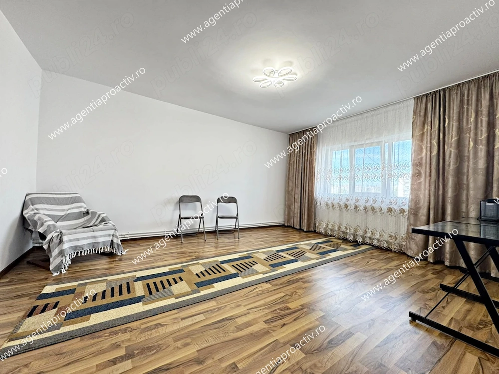 Apartament 3 camere, decomandat  Micro 20-77 mp