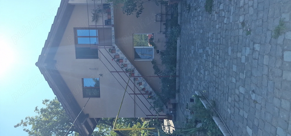 Închiriere apartament la casă. 