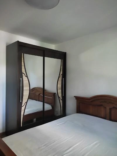  PERSOANA FIZICA,inchiriez  apartament cu 3 camere,zona Nicolina( str.Libertatii nr. 62),