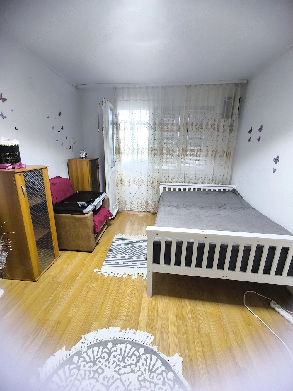 Apartament cu 3 camere semidecomandat 