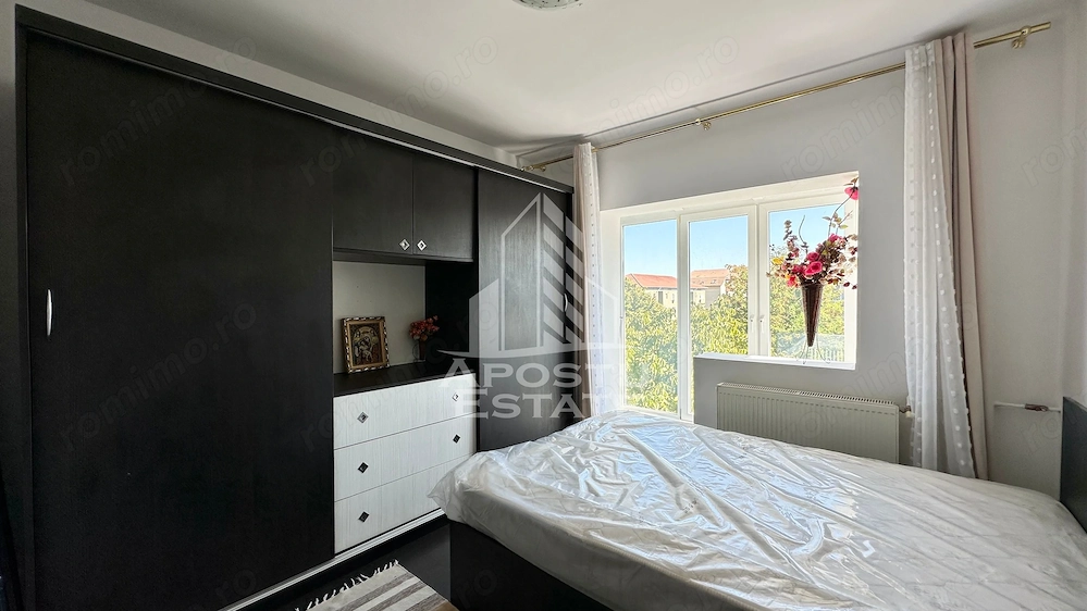 Apartament cu 3 camere, decomandat, zona Lipovei