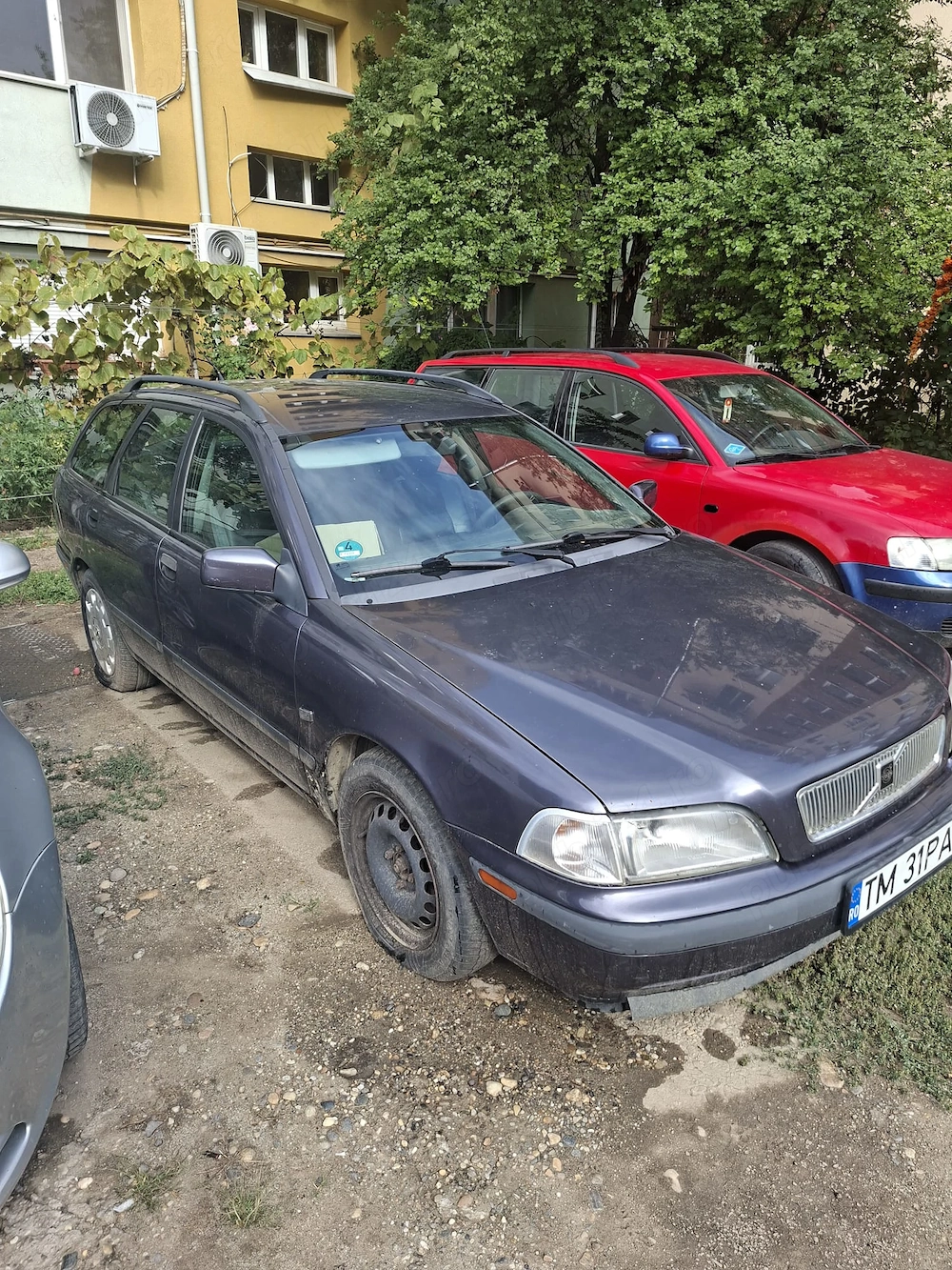 Vând Volvo V40 pentru dezmembrare