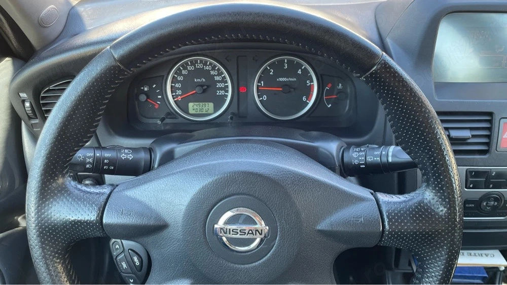 Proprietar vand Nissan Almera.