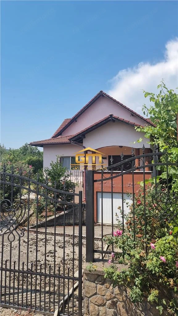 Casă de vanzare in Păușești-Măglași - panoramă deosebită, terase generoase și 1.011 mp de teren