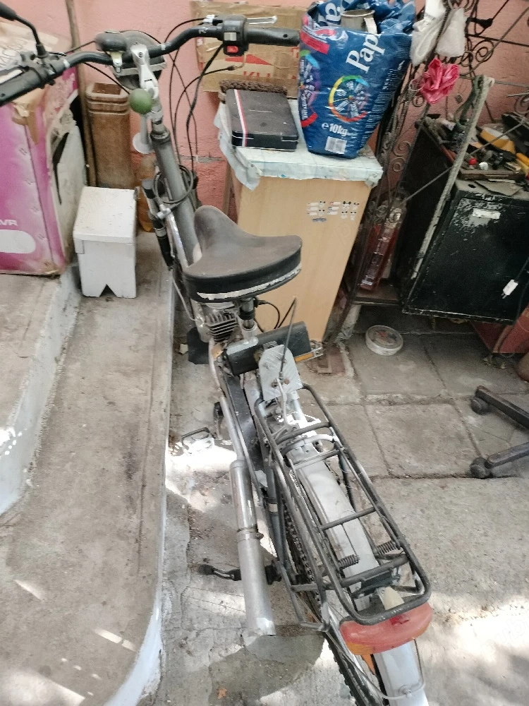 vând bicicleta cu motor 