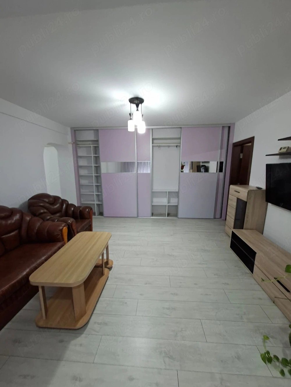 Inchiriez apartament 2 camere zona vivo constanta