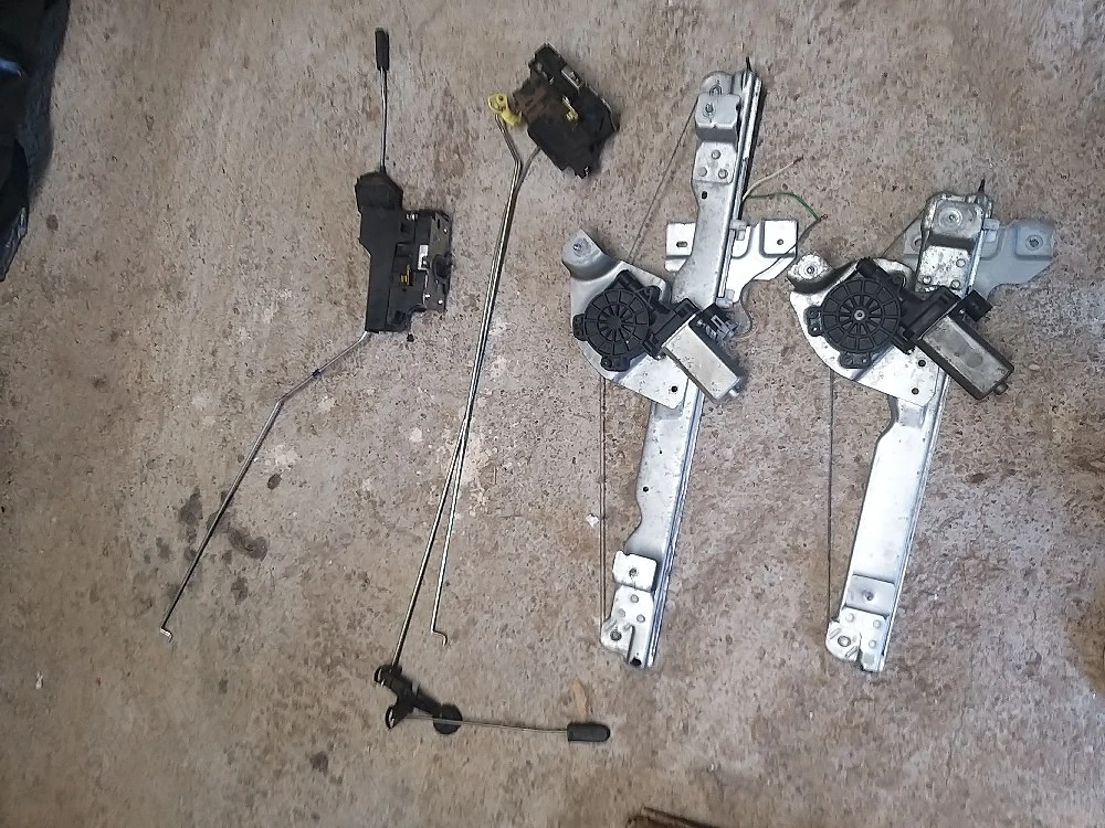 Pachet 2 macarale geam usa fata spate si 2 blocatoare usa fata spate dacia duster