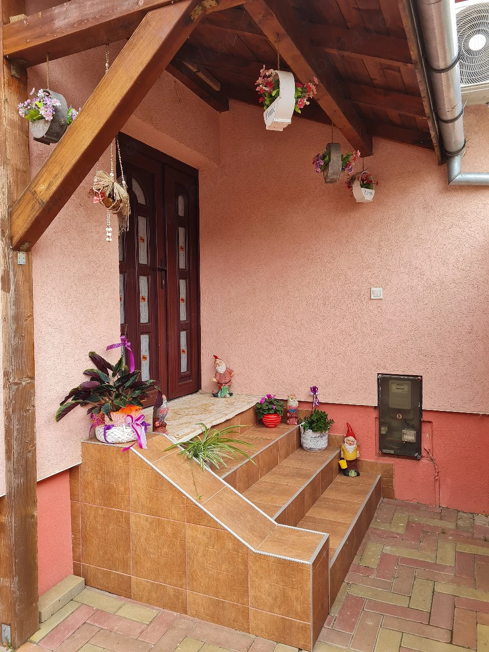 Vând proprietate deosebită,  în Ghioroc, jud. Arad   Casă cu 2 corpuri, teren 3000 mp, cu livadă și 