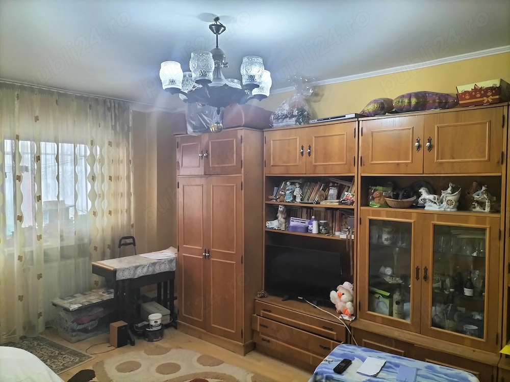                         Apartament 2 camere, spaţios, zonă centrală Mioveni
