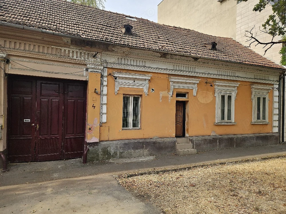 dau in chirie  spatiu comercial situat in centru zona parcul petofi nr 4 