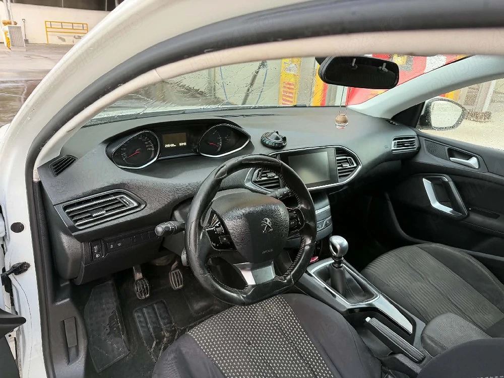    PEUGEOT 308   1.6 HDi   2015.12   295.000 KM        Preț: 4.000     negociabil!  Vând Peugeot 308