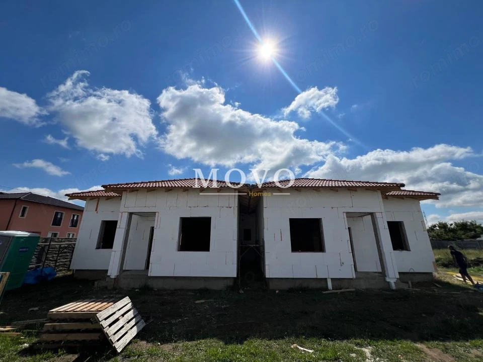 Duplex pe parter | 4 Camere | 2 Bai | Posibilitate mansardare | Giroc