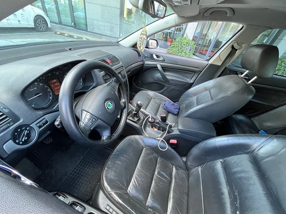vînd skoda octavia