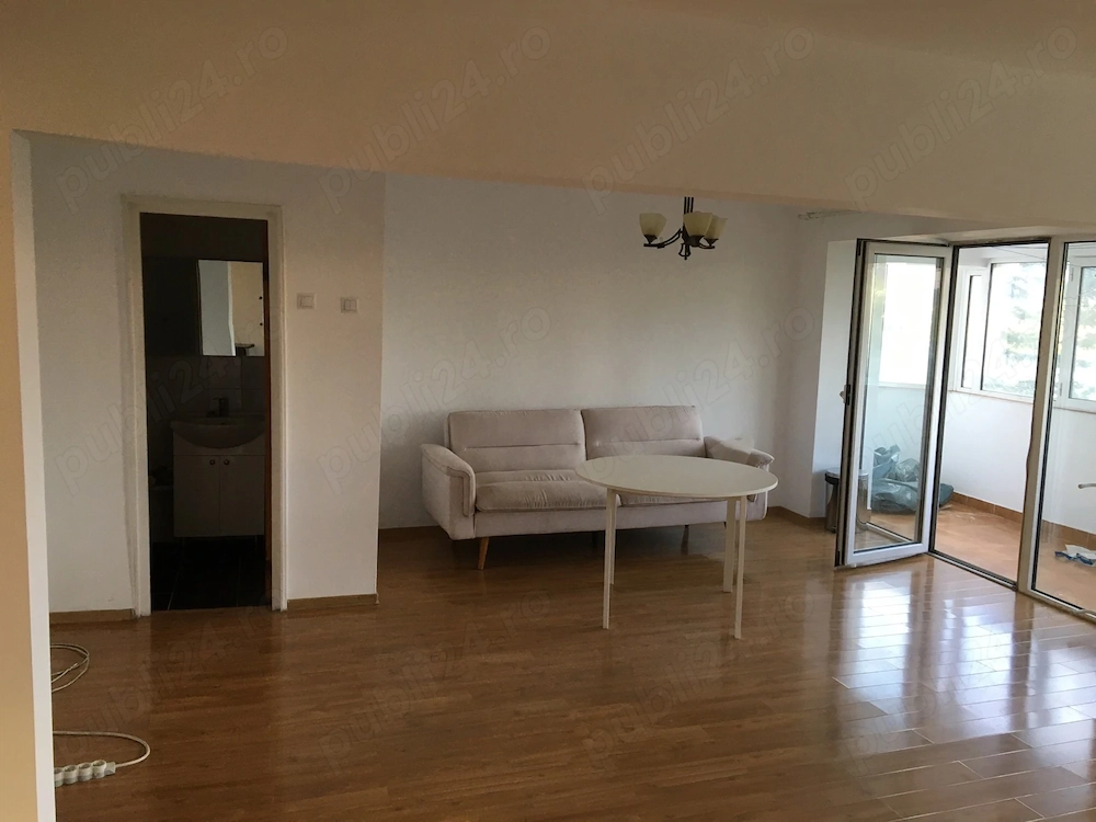 Apartament 3 (trei) camere, spațios, luminos și liniștit, cu vedere spre parc și lac