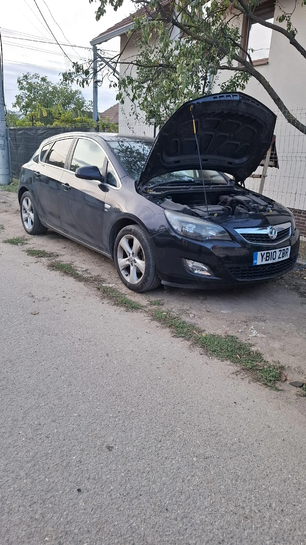 Dezmembrez opel asra j din 2011