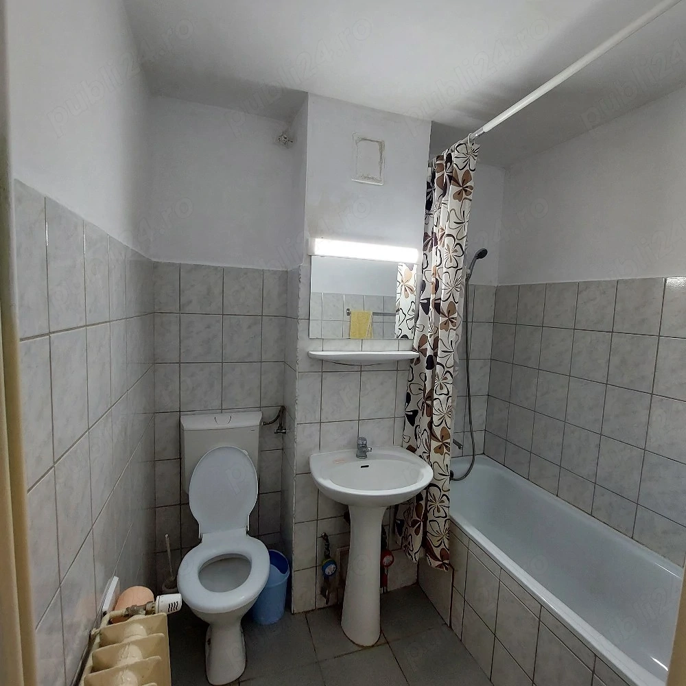 inchiriez apartament 3 camere 