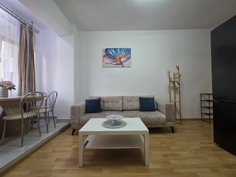 Metrou Universitate - Apartament 2 camere ! Centrala proprie !