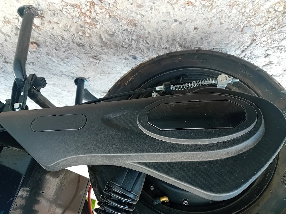 Caut aparatoare roata stinga scuter electric zmeu 