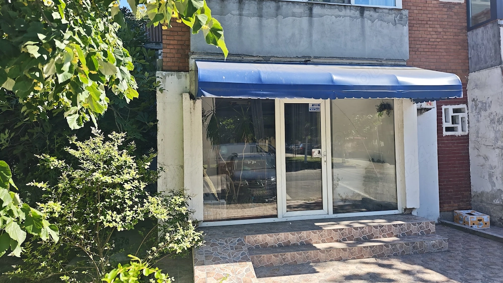 Vand apartament PARTER 3 camere cu spatiu comercial