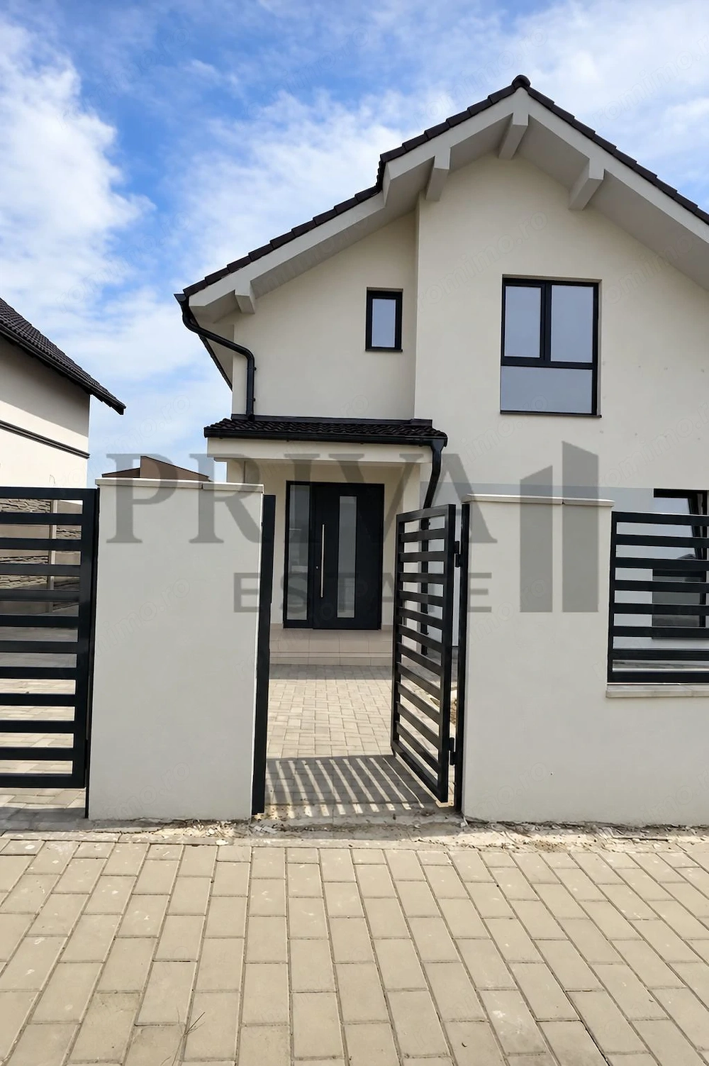 Casa individuală 4 camere, 2 bai, bucătărie închisă, 132 mp, Giarmata