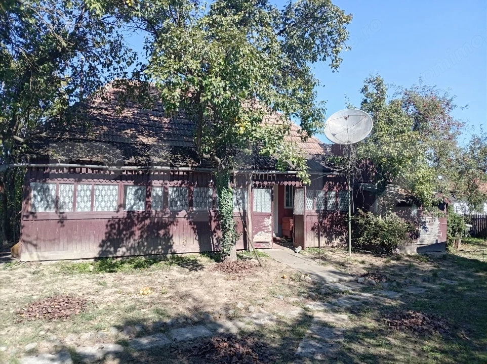 Casă cu teren de 885 mp în Văleni, județul Mureș
