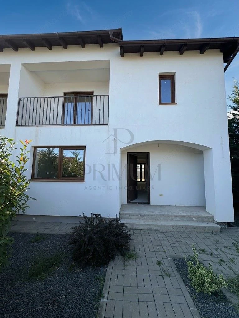CASA SPATIOASA 4 DORMITOARE BUCATARIE INCHISA ZONA SERENA ASFALT SI TOATE UTILITATILE