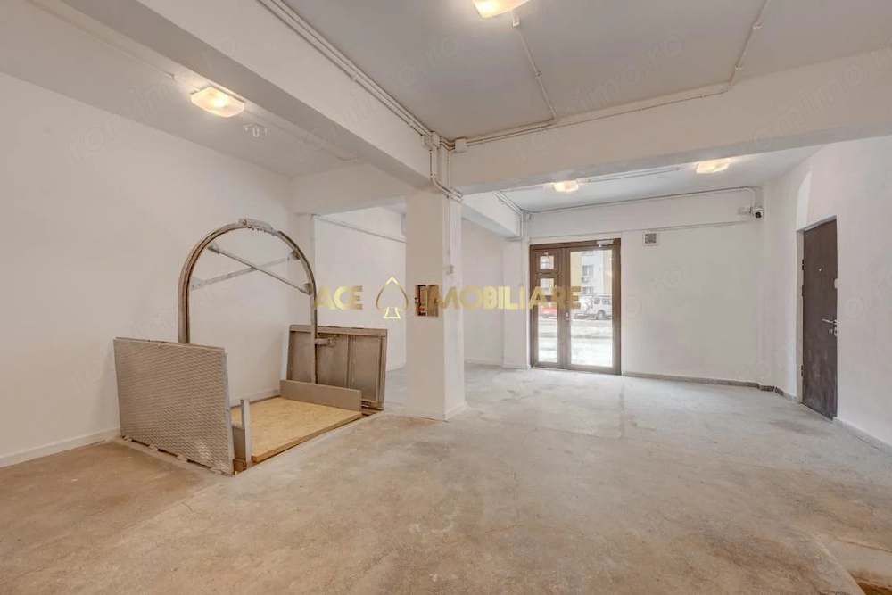 Spatiu comercial | 340 mp | Lift marfa | Curent electric trifazic 