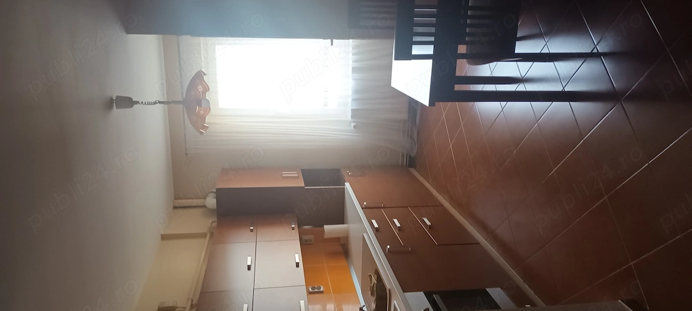 De inchiriat ap.3 camere b-dul Pandurilor