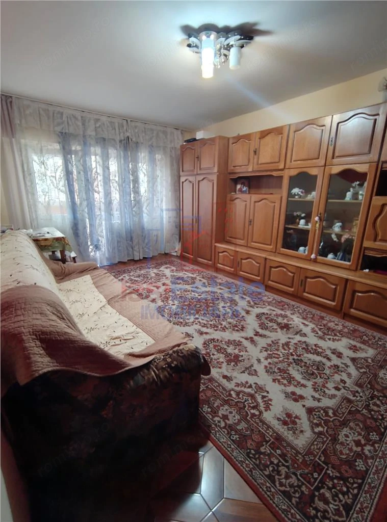 Camera de inchiriat in Apartament cu 3 camere decomandat cu 2 bai