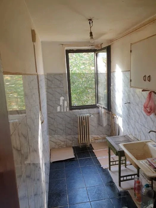Garsoniera decomandata, Piata Sudului/Emil Racovita, de renovat