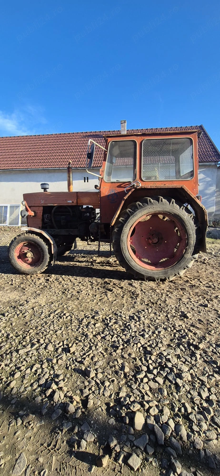 Vând tractor U650.