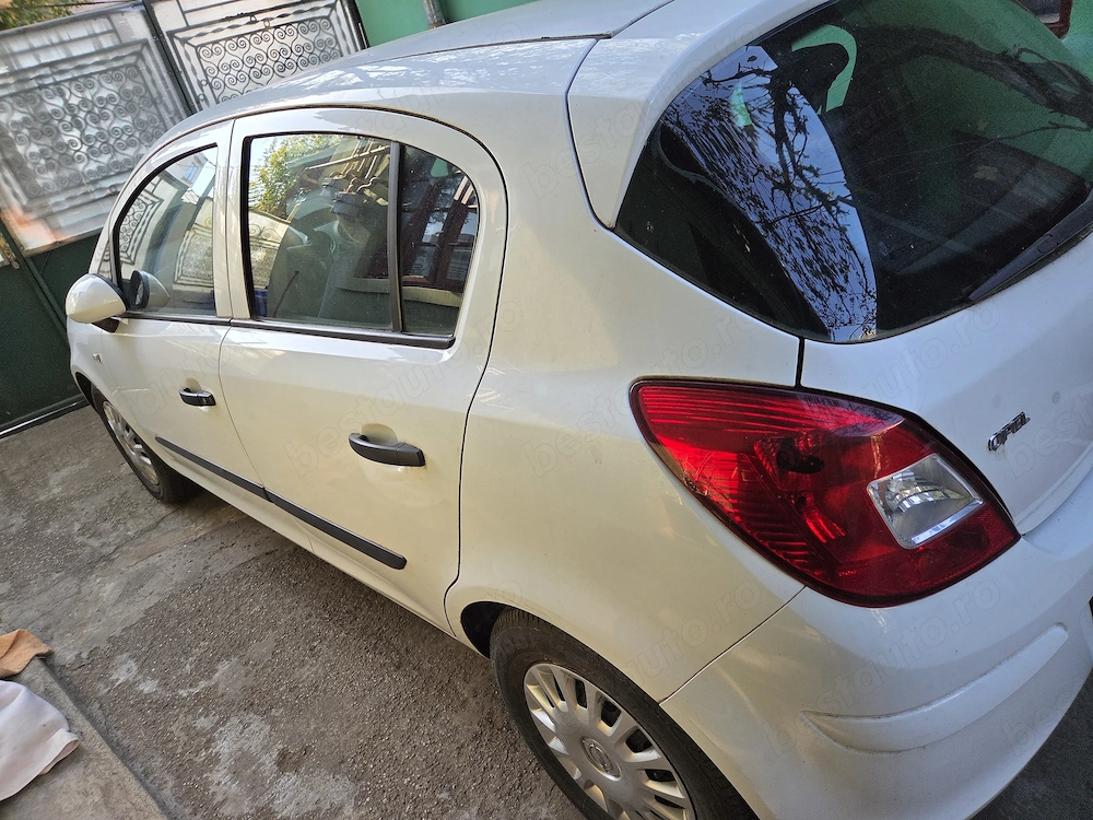 Vand masina Opel Corsa 22000 km, benzina, primul cumparator