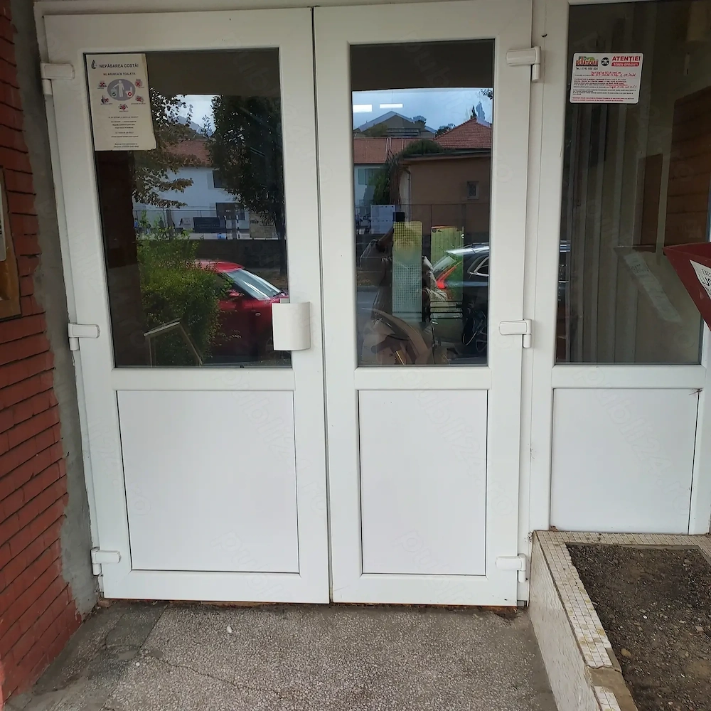 Închiriez apartament cu doua camere 
