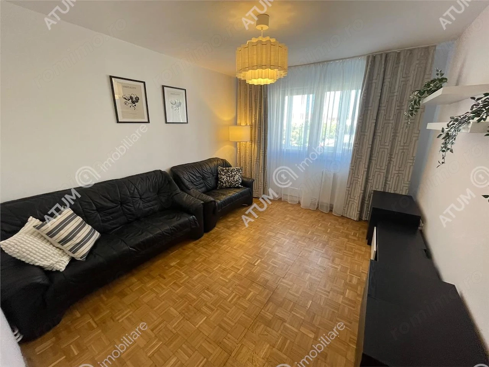 Apartament 3 camere decomandate si balcon inchis zona Strand Sibiu