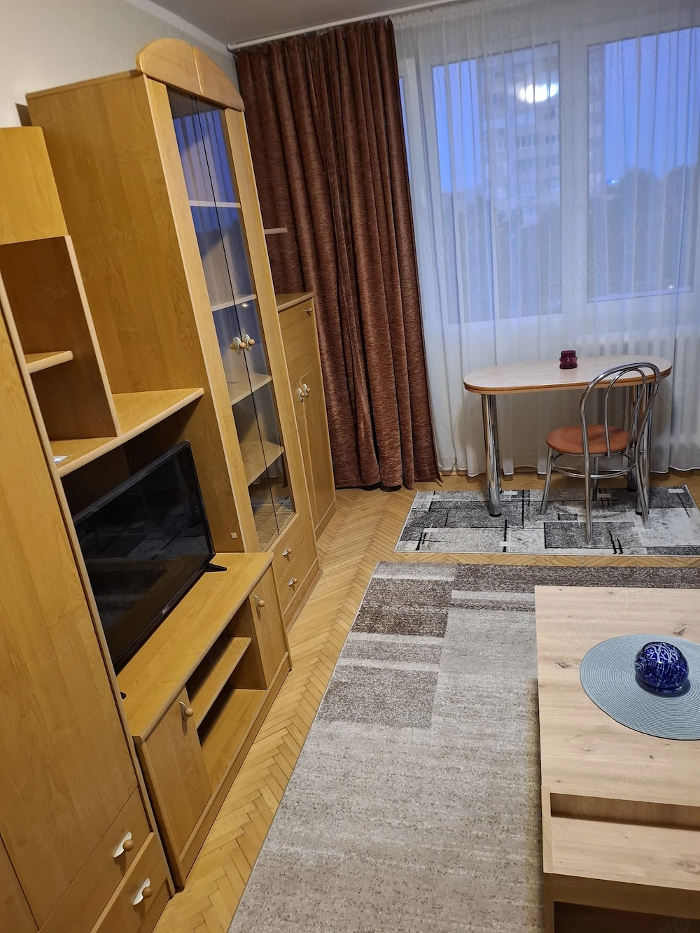 Inchiriez apartament