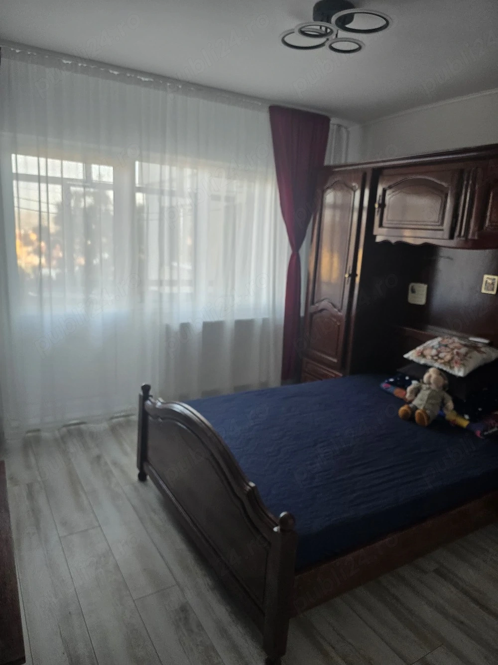 inchiriez apartament 3 camere
