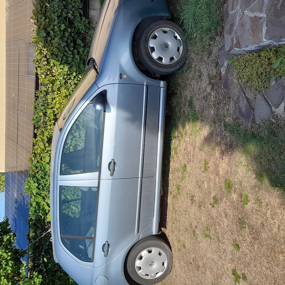 Vând Skoda Fabia,benzină, fabricație 2002,înmatriculată, actele la zi,stare buna de funct