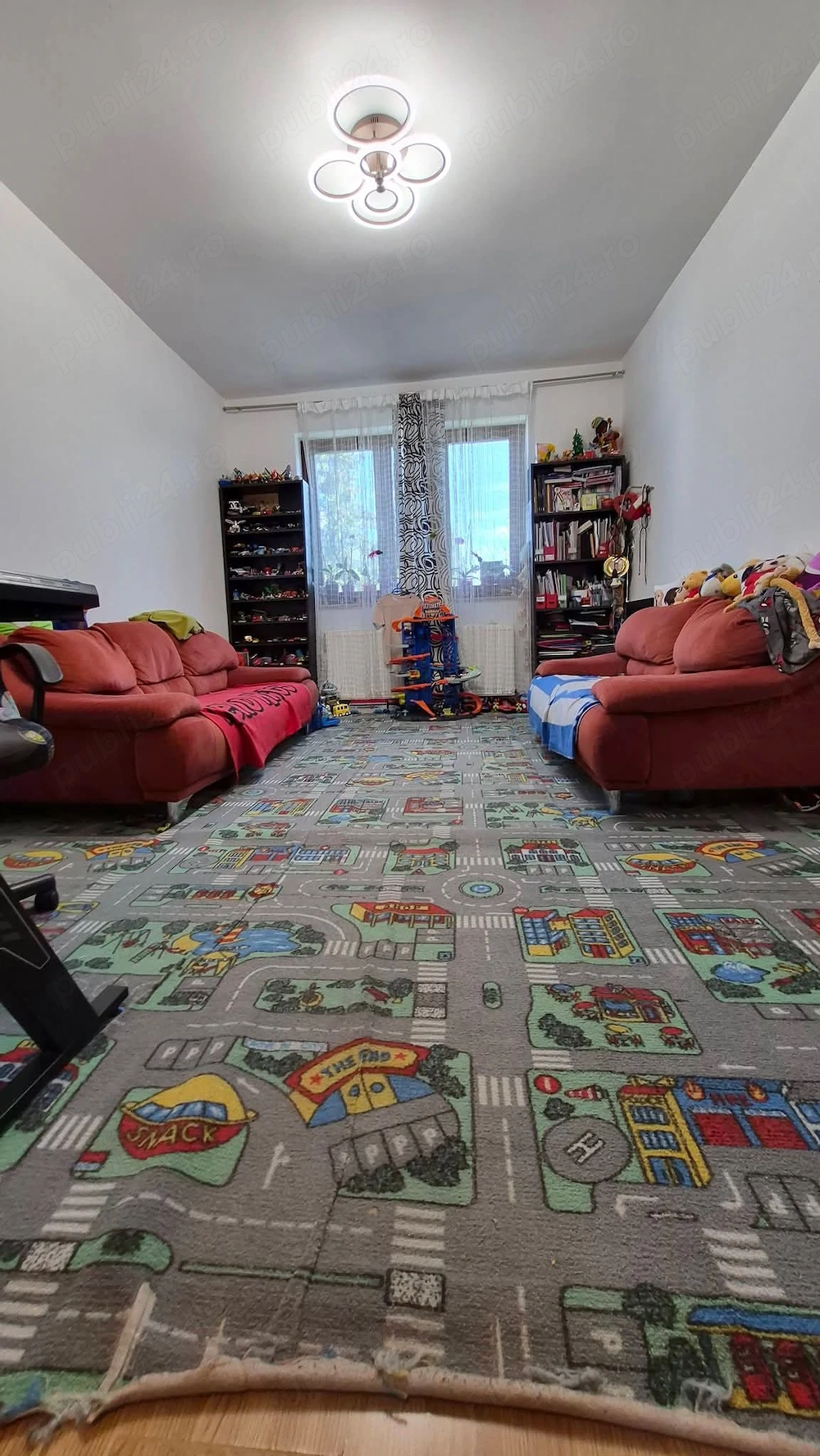  Apartament 3 camere, decomandat, în zona centrală din Onești, Str. General Radu R. Rosetti nr. 10, 
