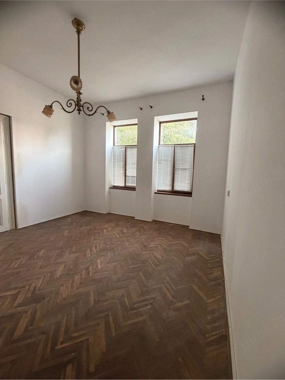 Casa 4 camere ultracentral, vizavi de piața - Jimbolia 