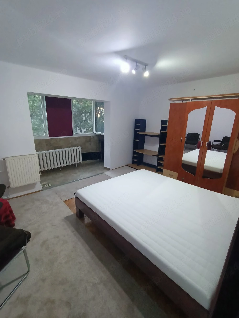 In Zona Bărnuțiu,la 1,5 Km de Medicina si Take Ionescu,40 mp,Cu Balcon, Bucătărie Separata,Hol,220 E