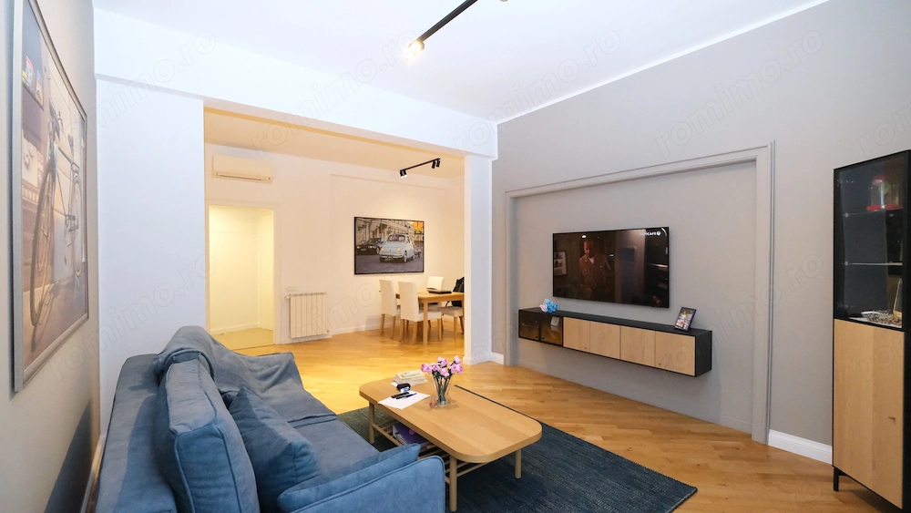 Vanzare apartament 5 camere renovat,mobilat etaj 2 in imobil zona Piata Unirii 