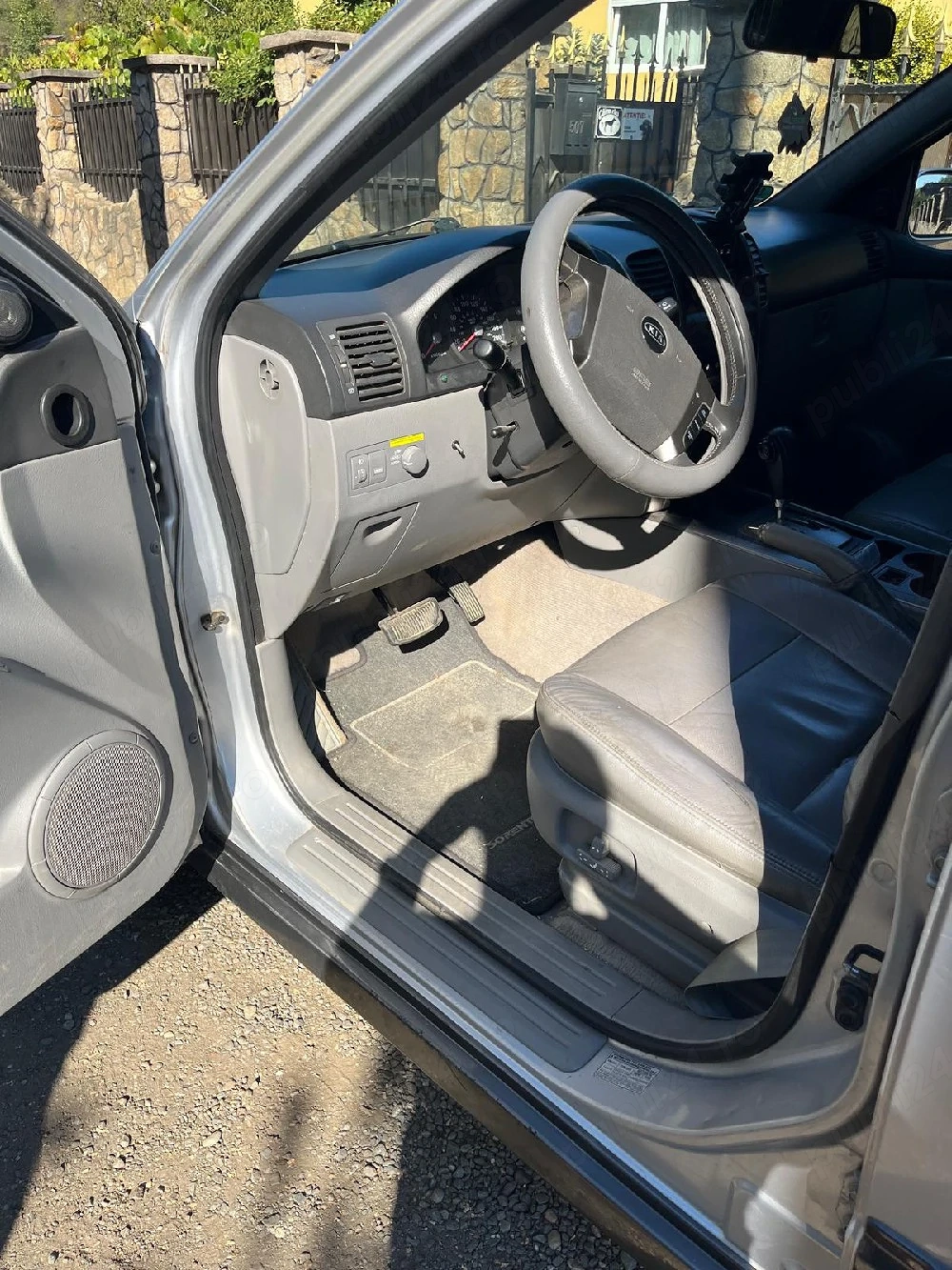 Vând Kia Sorento