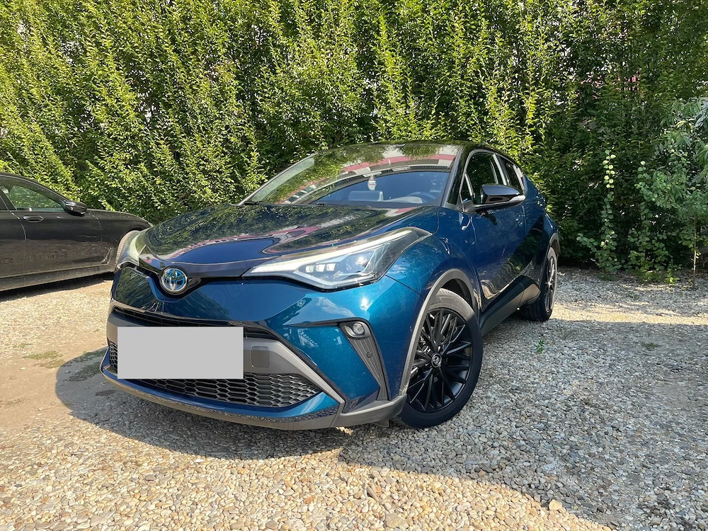 Vand Toyota C-HR 2.0 Hybrid, CLASSY, Bi-Tone, 184 CP, fabricatie 2023, cu doar 19.599 km