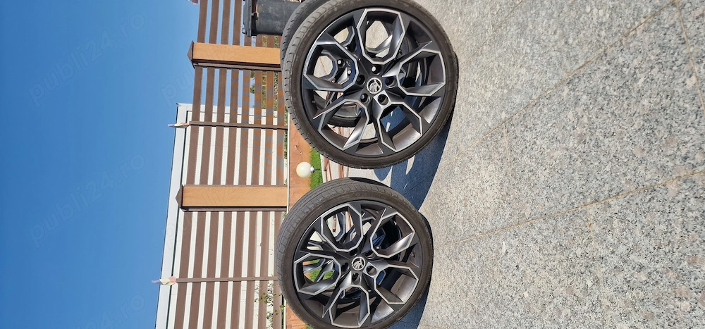 Vând 4 jante de aliaj 225 35R19, skoda octavia vrs 2016 cu 2 anvelope 225 35r19 