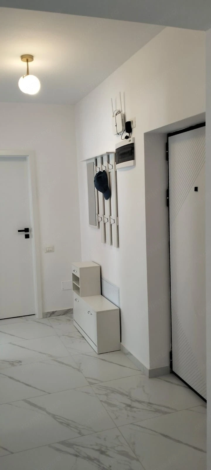 Închiriez apartament cu doua camere
