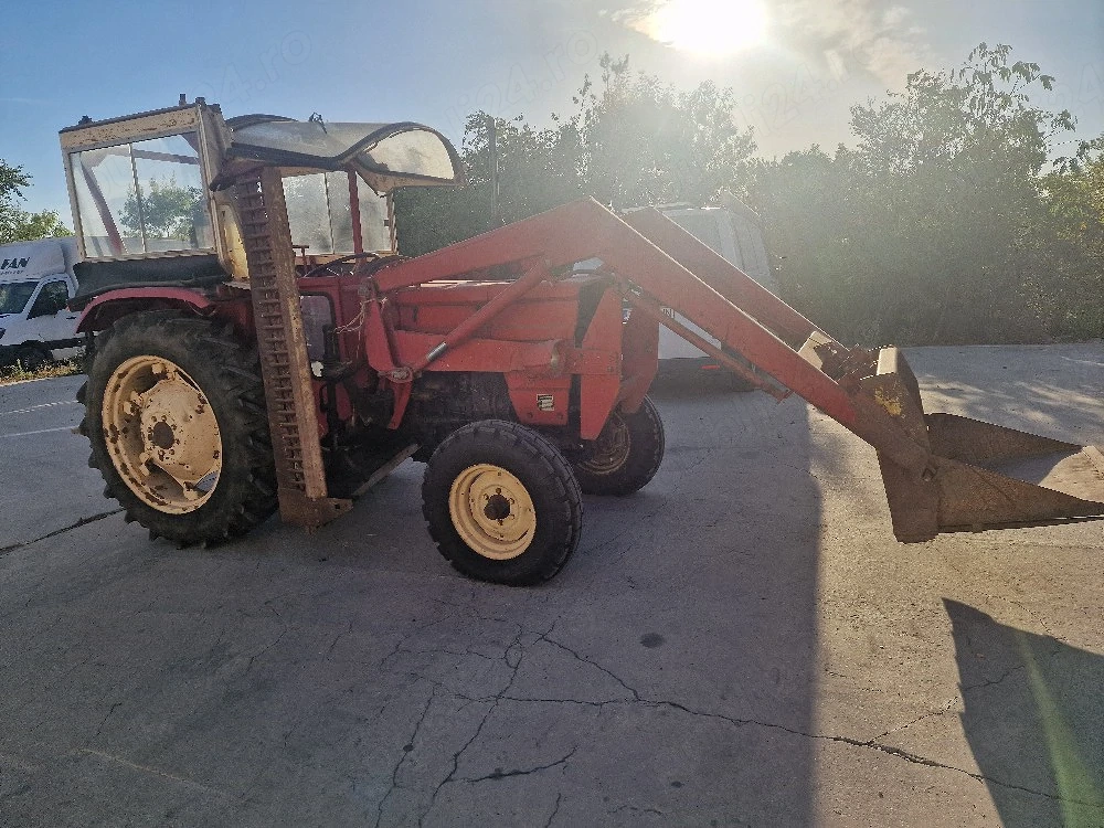 Tractor 445 cu incarcator frontal