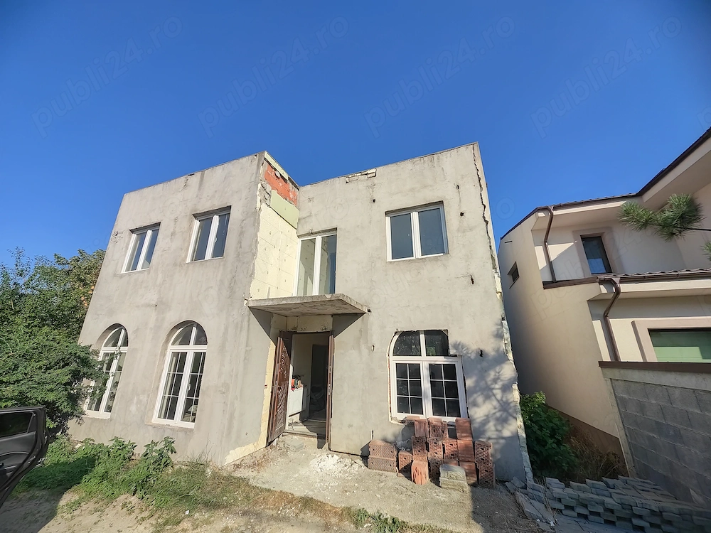 Vând casă 4 camere Mogoșoaia 