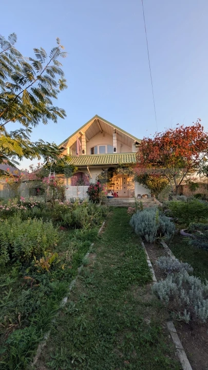 EXCLUSIV | CASĂ INDIVIDUALĂ – 238 MP UTILI | TEREN 3.800 MP | CONSTRUCȚIE 2015