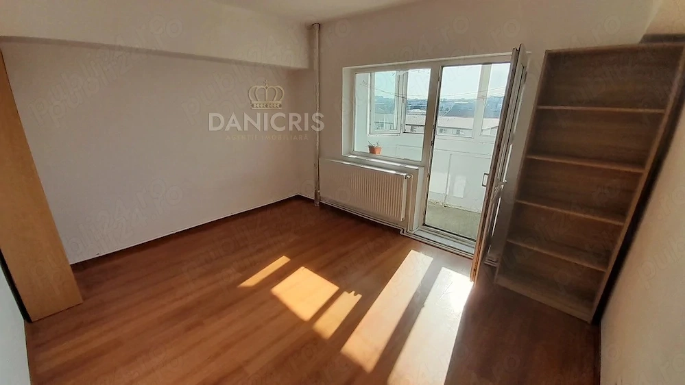 Apartament 3 camere Far | Decomandat | 77 mp | Vedere spre Port | Etaj 3 4